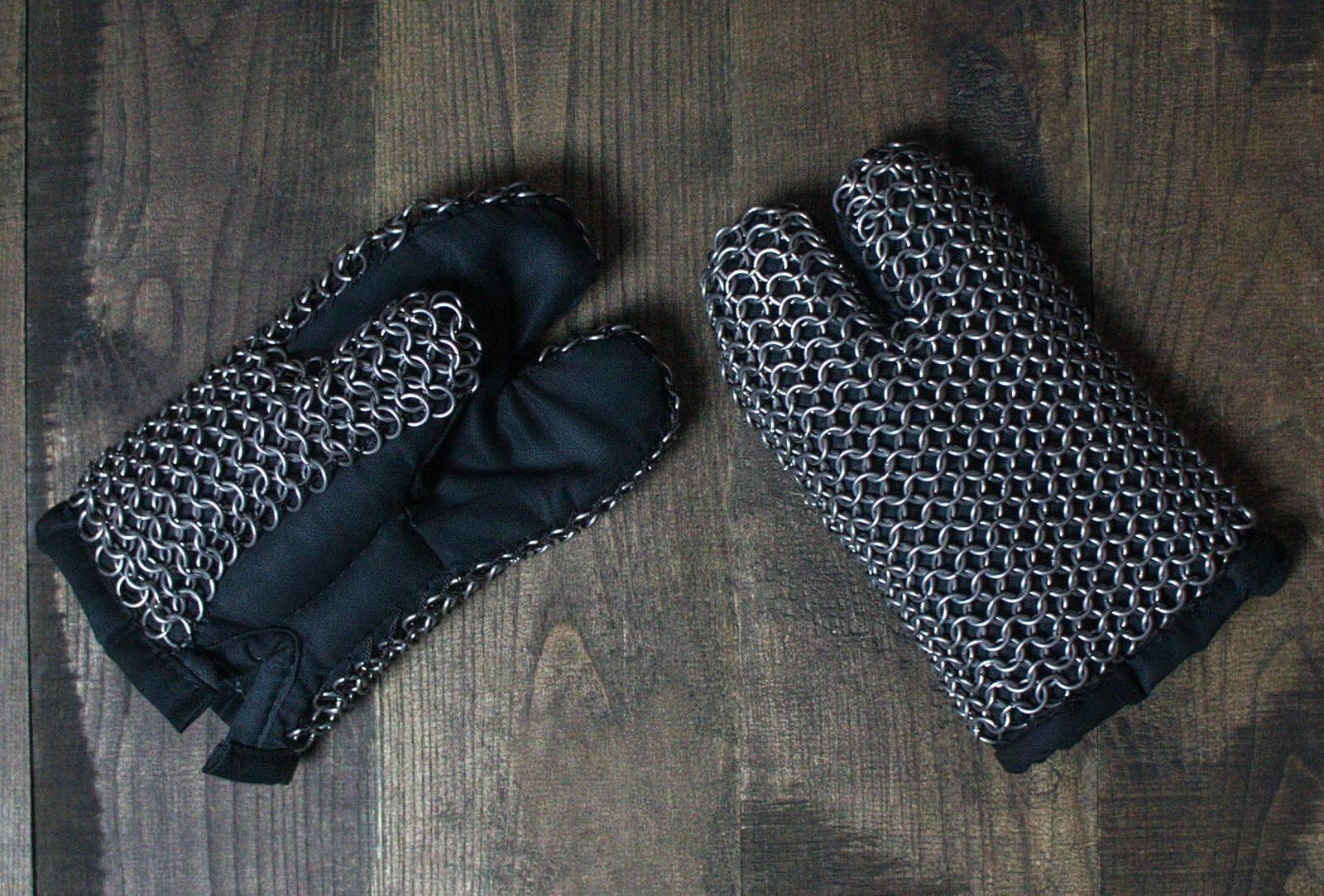 https://steel-mastery.com/image/cache/1001-2000/1134/additional/01b5-Padded_gauntlets_with_full_chain_mail_protection1-0-1.jpg