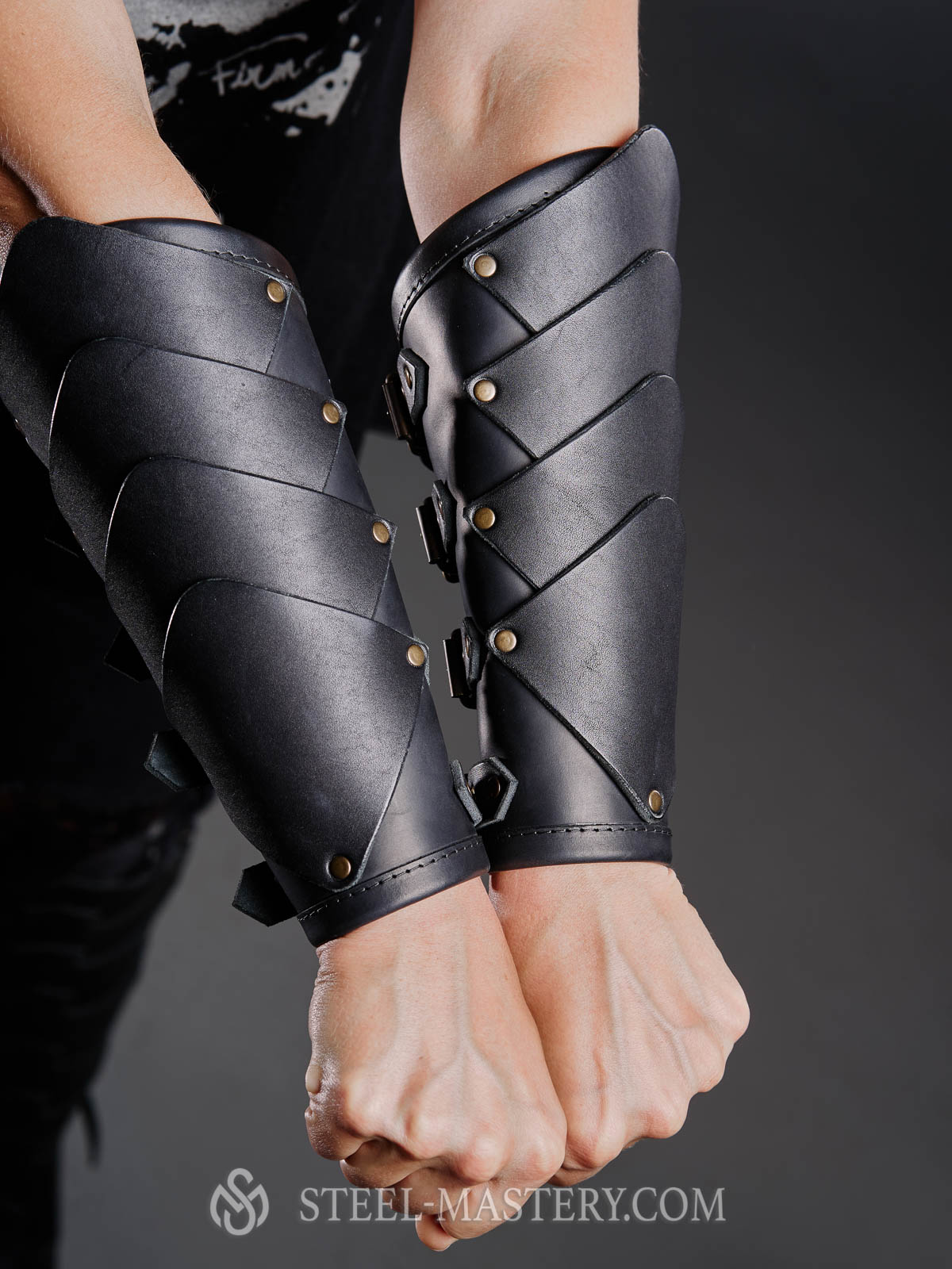 Leather bracers in Dragon style