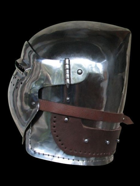 Bascinet with side hinged visor Armadura de placas