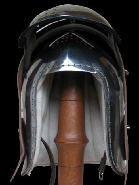 Bascinet with side hinged visor Armadura de placas