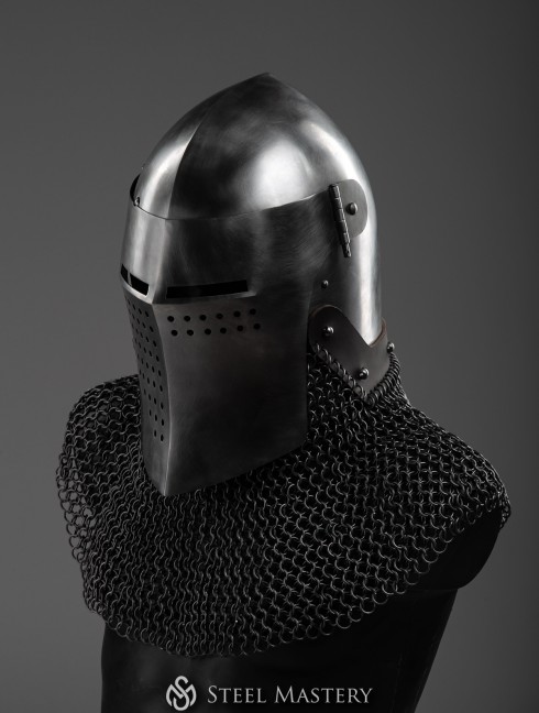 Bascinet with curved visor Armure de plaques