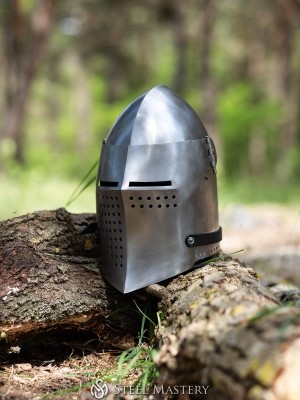 Bascinet with curved visor