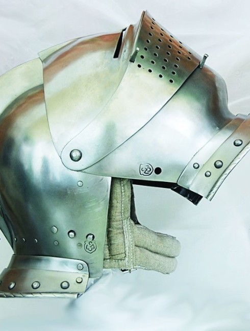Armet closed helmet 16th century Armure de plaques