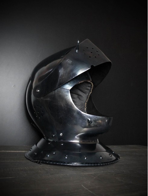 Armet closed helmet 16th century Armure de plaques