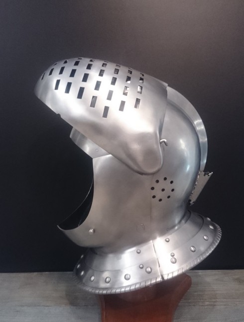 Medieval closed helmet (armet) - 16th century Armure de plaques