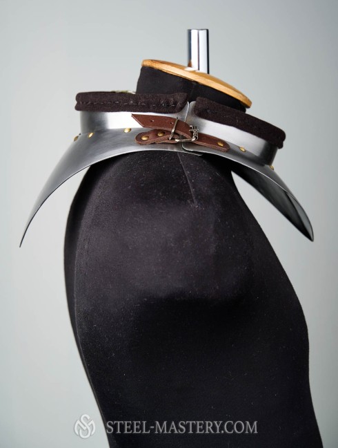 Gorget with front and back neck protection Armure de plaques