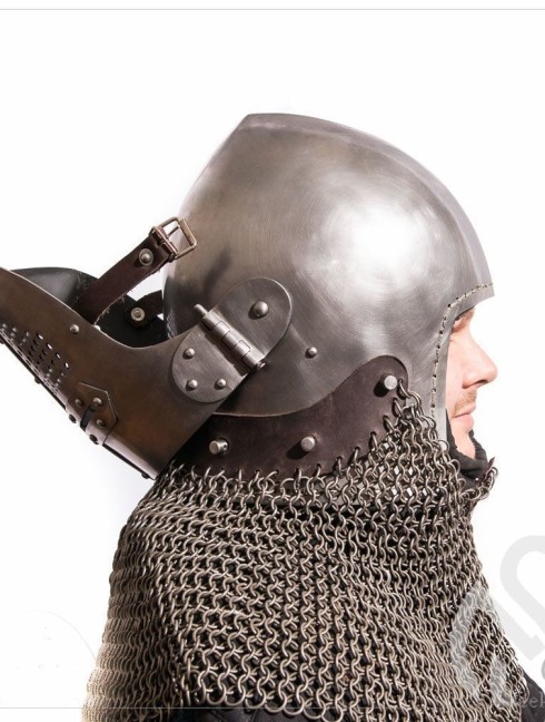 Early bascinet with lifting visor Armure de plaques