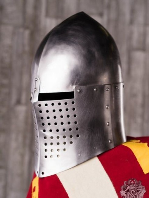 Knightly closed helmet of the 13th century Armadura de placas