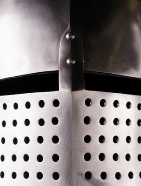 Knightly closed helmet of the 13th century Plattenrüstungen