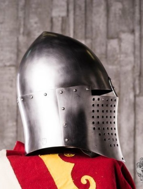 Knightly closed helmet of the 13th century Armadura de placas