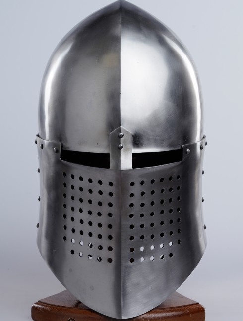 Knightly closed helmet of the 13th century Plattenrüstungen