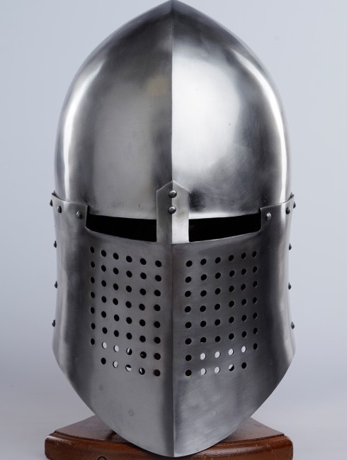 Knightly closed helmet of the 13th century Armadura de placas