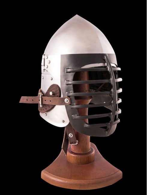 Helmet with lifting visor and bar grid Armure de plaques