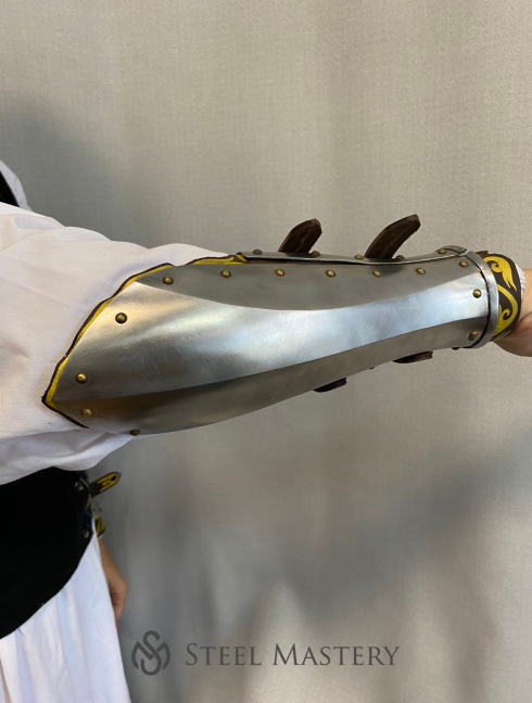 Bracers with painted leather Armure de plaques