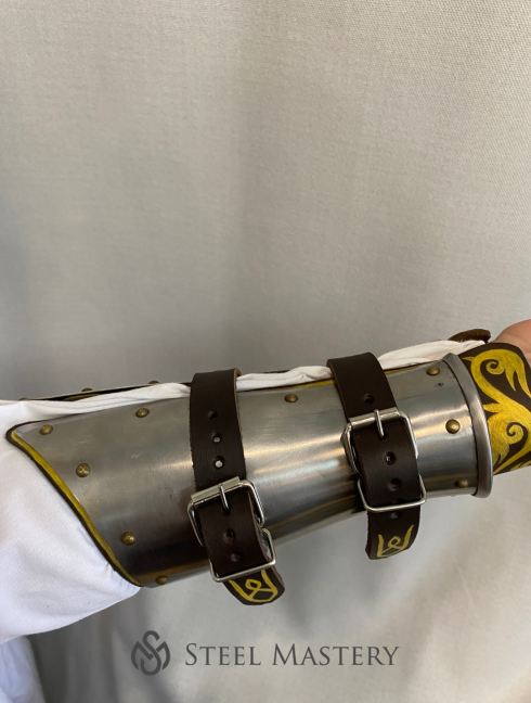 Bracers with painted leather Corazza