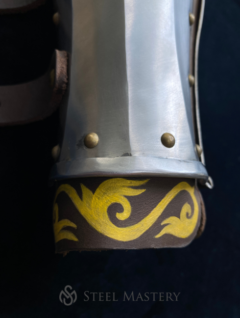 Bracers with painted leather Armure de plaques