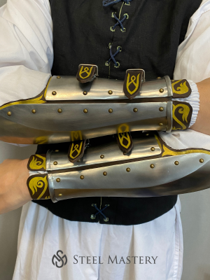 Bracers with painted leather Armadura de placas