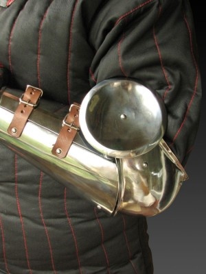 Forearms with elbow caps and round rondels Plattenrüstungen