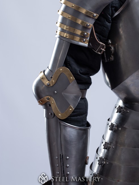 Knightly plate arms of the 14th century with Elbow Caps Plattenrüstungen