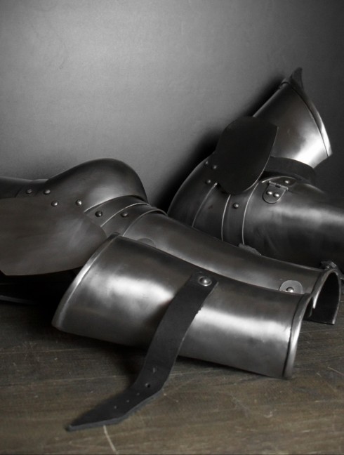 Knightly arms plate 2nd half of the 14th - beginning of 15th century Metal bracers, couters and full arms