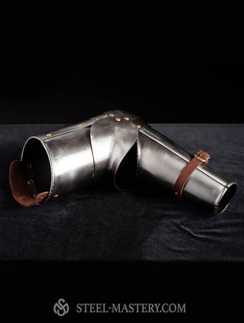 Knightly arms plate, part of full plate armor (garniture) of George Clifford, end of the XVI century Plattenrüstungen