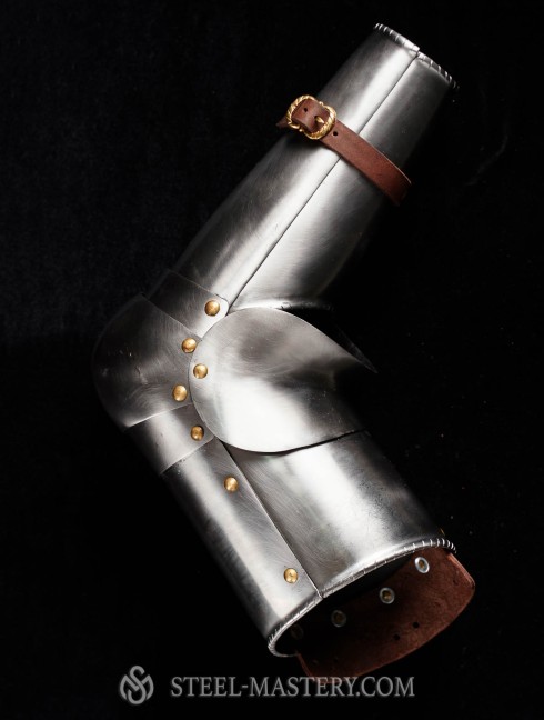 Knightly arms plate, part of full plate armor (garniture) of George Clifford, end of the XVI century Armure de plaques