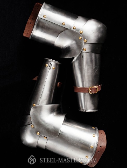 Knightly arms plate, part of full plate armor (garniture) of George Clifford, end of the XVI century Armadura de placas