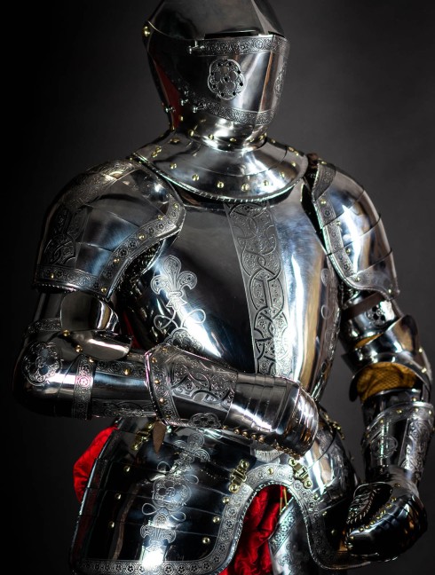 Knightly arms plate, part of full plate armor (garniture) of George Clifford, end of the XVI century Corazza