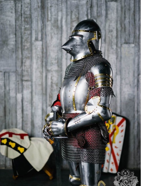 Knights plate shoulders mid-14th century Corazza