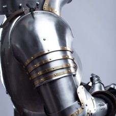 Knights plate shoulders mid-14th century image-1