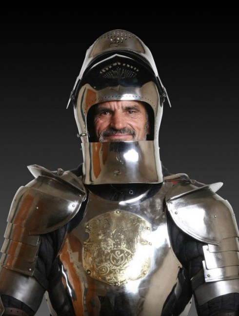 Plate shoulders bump stops in the Milan style Armure de plaques
