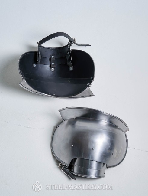 Plate shoulders bump stops in the Milan style Armure de plaques