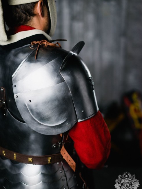 English pauldrons late 15th century Armure de plaques