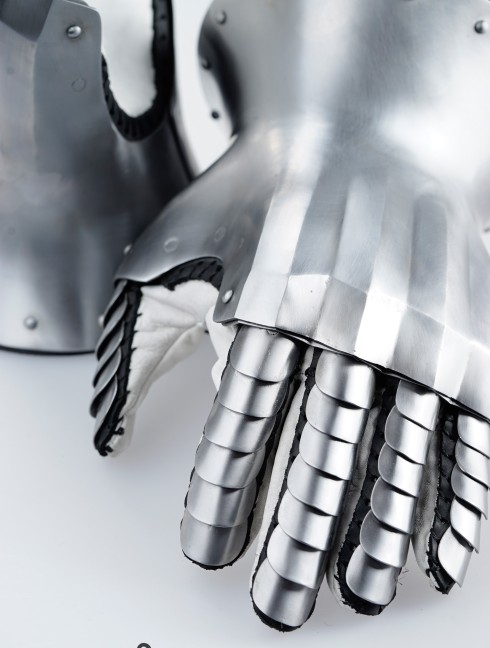 Knight s gloves of the 14th - 15th century Armure de plaques