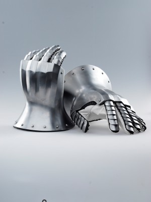 Knight s gloves of the 14th - 15th century Plattenrüstungen