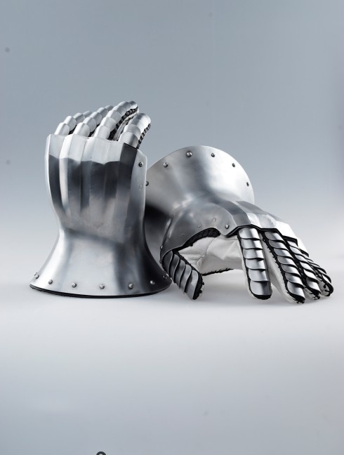 Knight s gloves of the 14th - 15th century Corazza