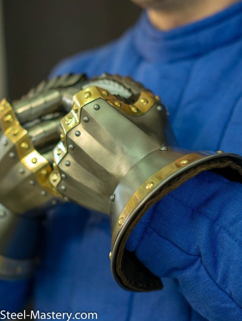 Gauntlets, end of the XIV century Plattenrüstungen