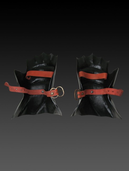 English gothic gauntlets Metal fingered and mitten gauntlets