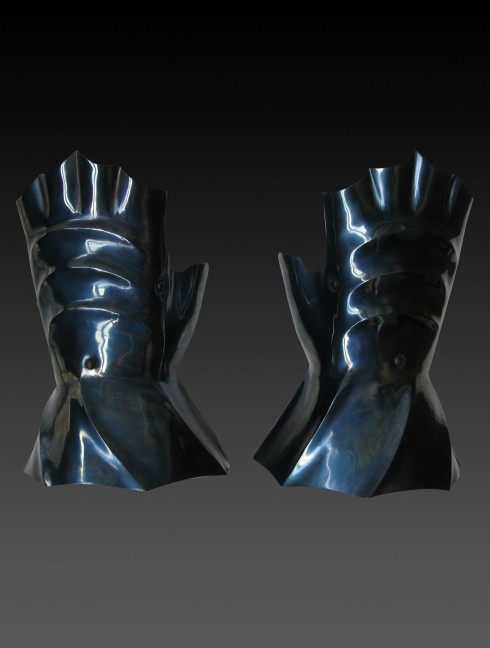 English gothic gauntlets Metal fingered and mitten gauntlets