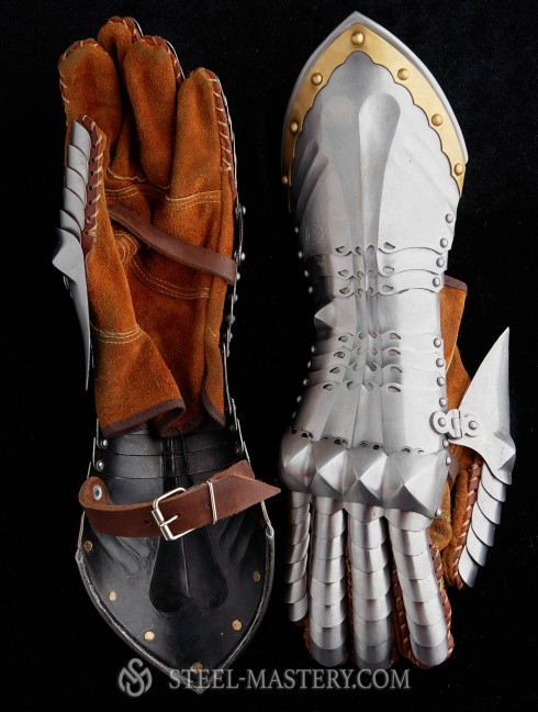Classic Finger Gauntlets Metal fingered and mitten gauntlets