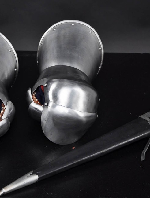 Milanese Style Gauntlets Metal fingered and mitten gauntlets
