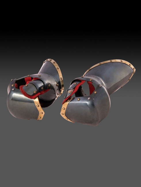Milanese Style Gauntlets Metal fingered and mitten gauntlets