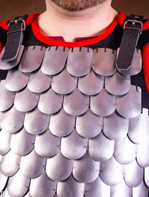 Steel scale armour Protección corporal de placas y escamas