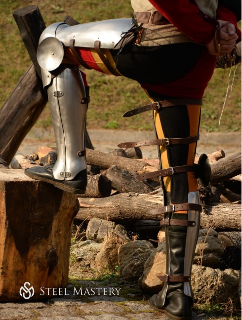 Closed hinged greaves 1450-1485 years Metal leg protection