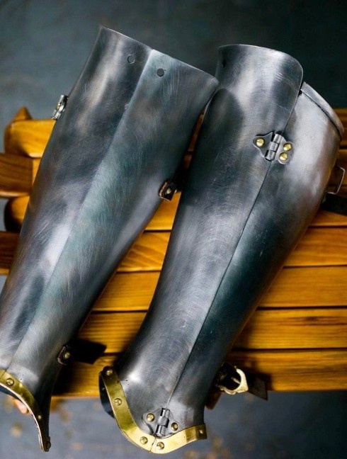 Closed hinged greaves 1450-1485 years Armadura de placas