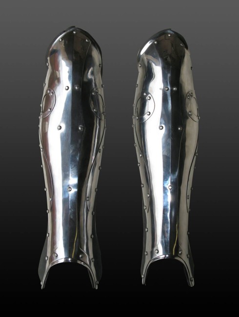 Fantasy style greaves Corazza