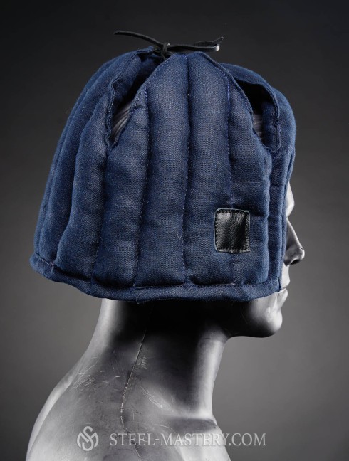 Liner for bascinet and barbute Padded liners and caps