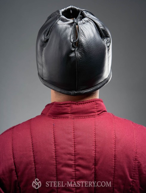 Leather liner for norman, spangen or conic helmet Gepolsterte hauben und kappen