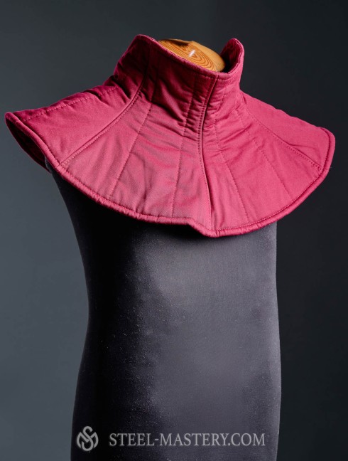 Wool padded aventail for bascinet helmet Pèlerines et camails rembourrés