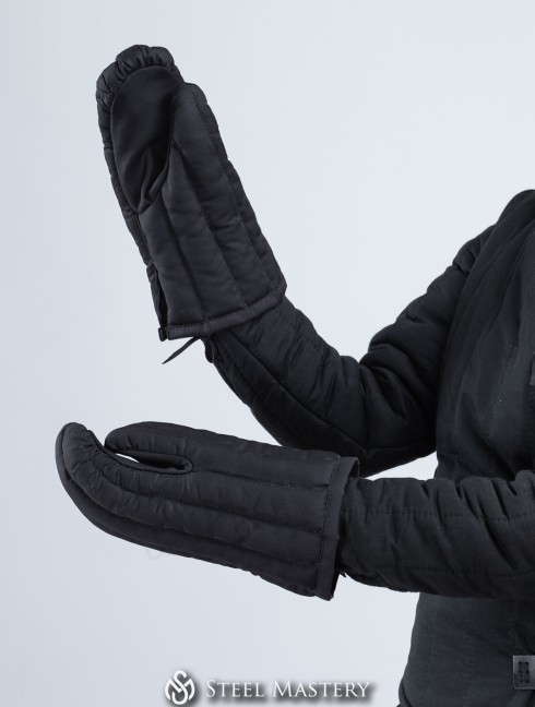 Two-finger padded gauntlets Padded gloves and mittens